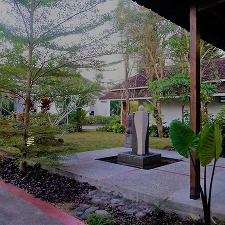 Minak Jinggo Hotel Banyuwangi  Bagian luar foto