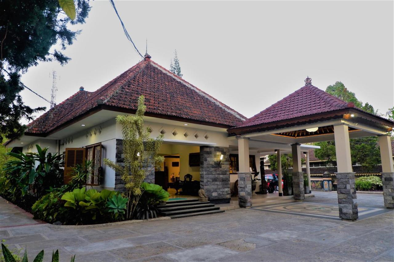 Minak Jinggo Hotel Banyuwangi  Bagian luar foto